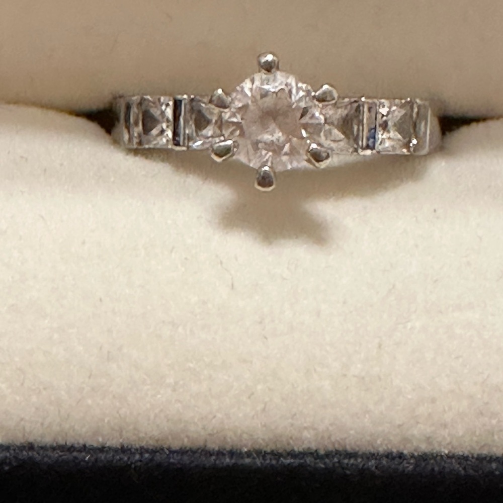 Sterling Silver cubic zirconia ring Solitaire w/ 2 square diamonds on each side